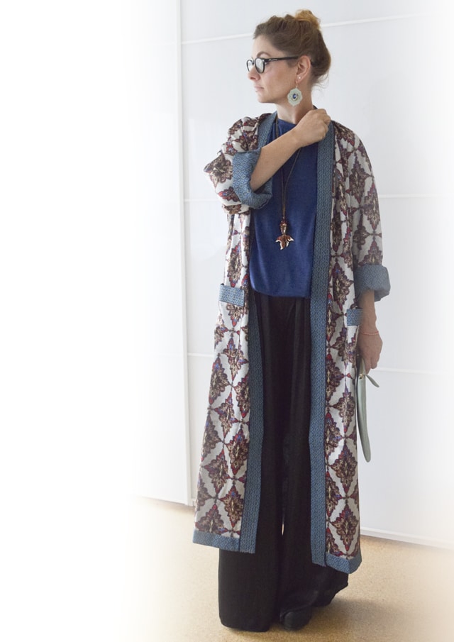 Wie kombiniere ich einen langen Kimono und eine Palazzohose – Outfit