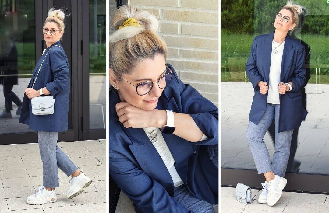 Eine Collage von drei Bildern auf denen eine blonde Frau mit Dutt und Brille einen blaue Hose und weiße Turnschuhe und darüber einen weit geschnittenen Blazer in Dunkelblau trägt.