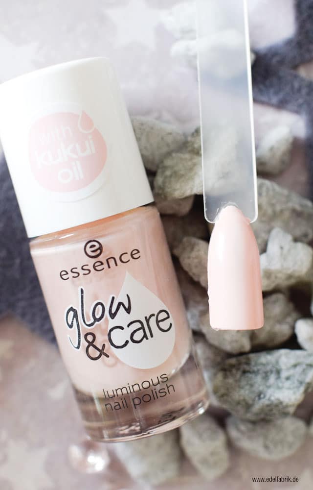 essence glow and care / 01 care is in the air, swatch