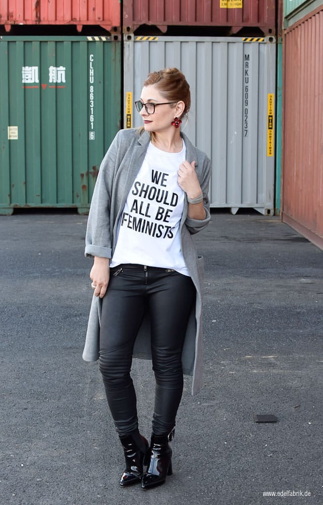 Look mit Statement Shirt, we should all be Feminists