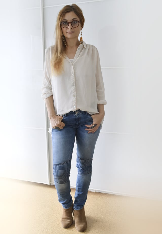 Helle Bluse zu skinny Jeans mit Sommer Booties
