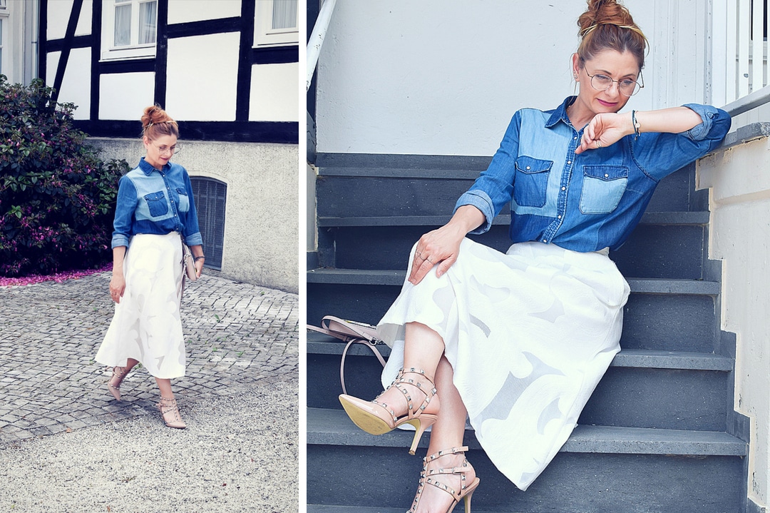 weißer Midirock mit Jeanshemd, Jeanshemd in Blau, Modeblog für Frauen über 30 und über 40