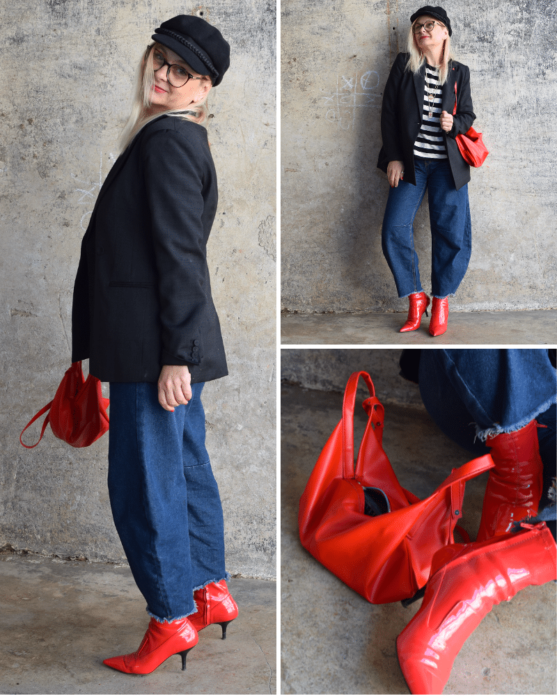 Eleganter Casual-Look mit Barrel Jeans: French Chic mit Streifen, schwarzer Cap und roten Schuhen als Farbakzent.